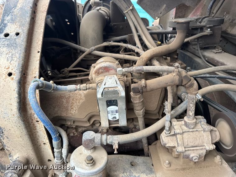 image for item FB0574 1981 International 1850 grain truck