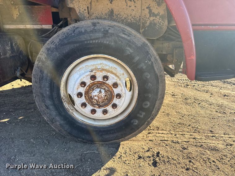 image for item FB0574 1981 International 1850 grain truck