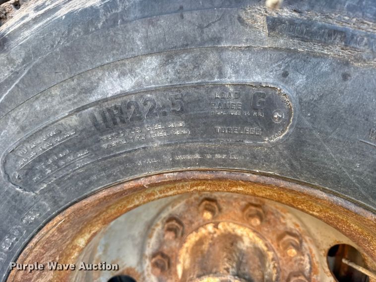 image for item FB0574 1981 International 1850 grain truck