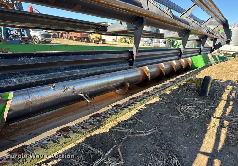 image for item FB0617 John Deere 930 rigid head