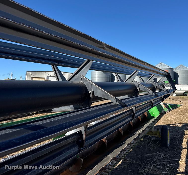 image for item FB0617 John Deere 930 rigid head