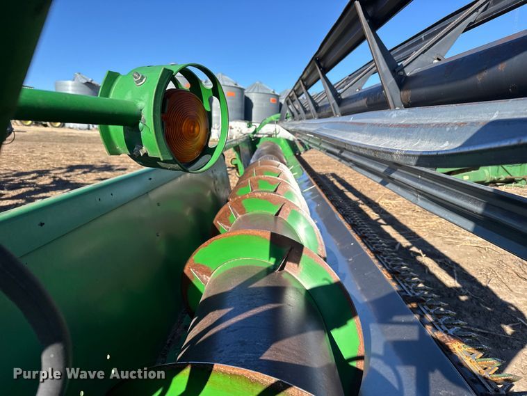 image for item FB0617 John Deere 930 rigid head