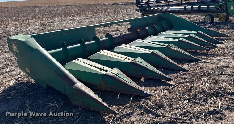 image for item FB0618 John Deere 853 all-crop head