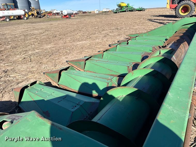 image for item FB0618 John Deere 853 all-crop head