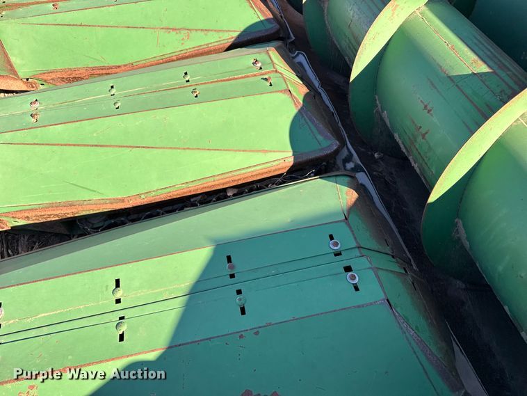 image for item FB0618 John Deere 853 all-crop head