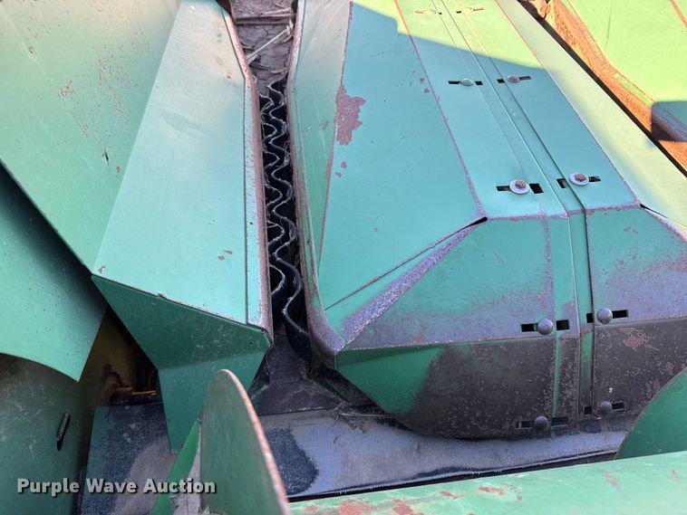 image for item FB0618 John Deere 853 all-crop head