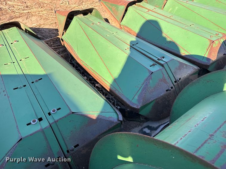 image for item FB0618 John Deere 853 all-crop head