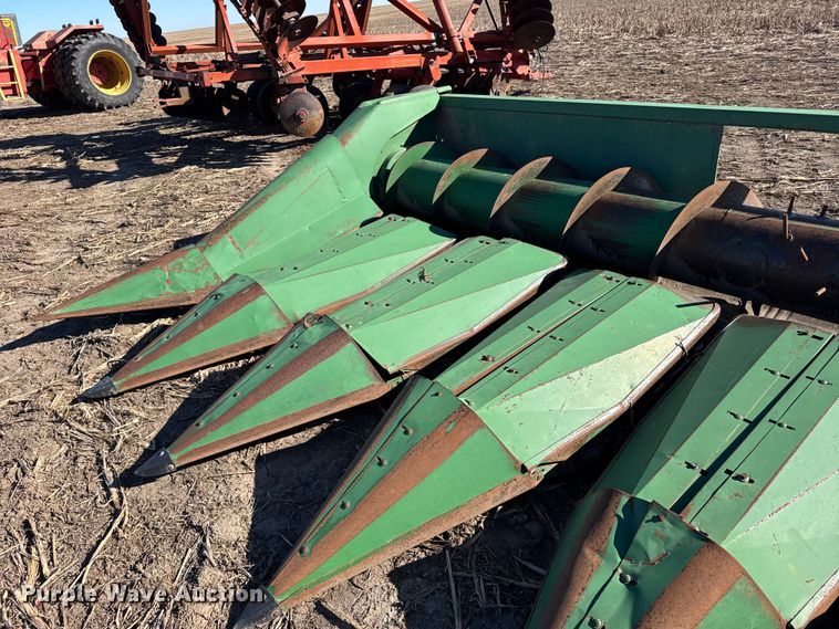 image for item FB0618 John Deere 853 all-crop head