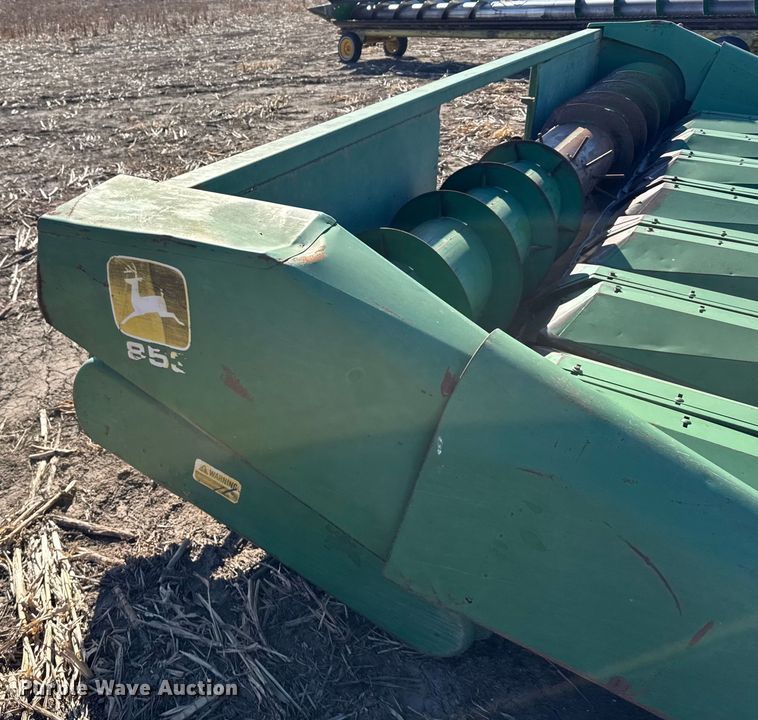 image for item FB0618 John Deere 853 all-crop head
