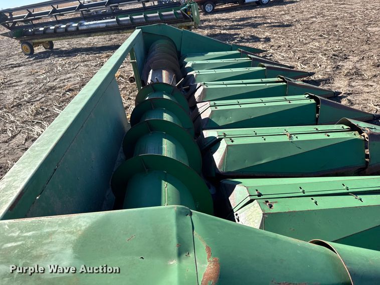 image for item FB0618 John Deere 853 all-crop head