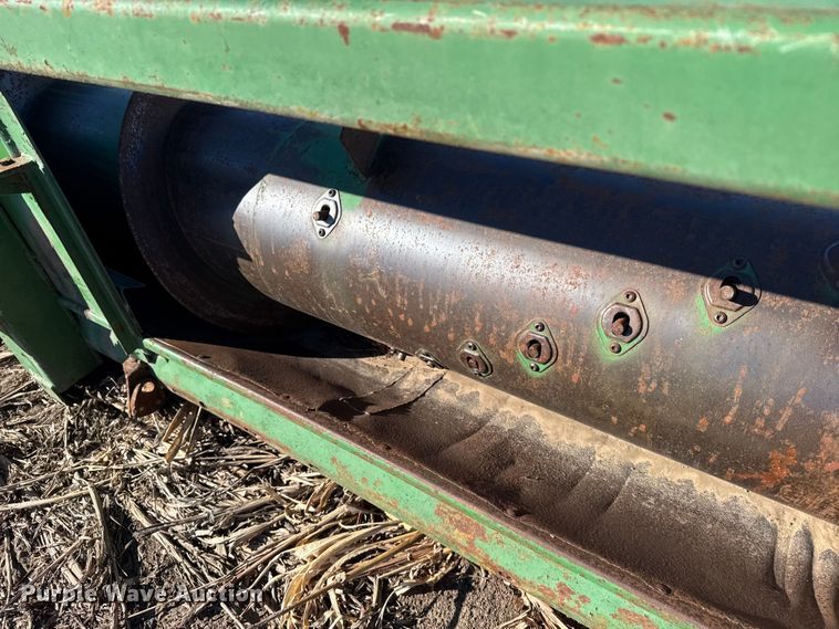image for item FB0618 John Deere 853 all-crop head