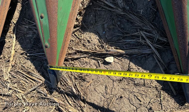 image for item FB0618 John Deere 853 all-crop head
