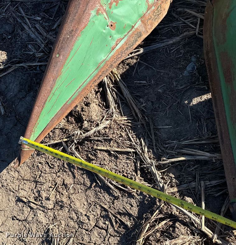 image for item FB0618 John Deere 853 all-crop head