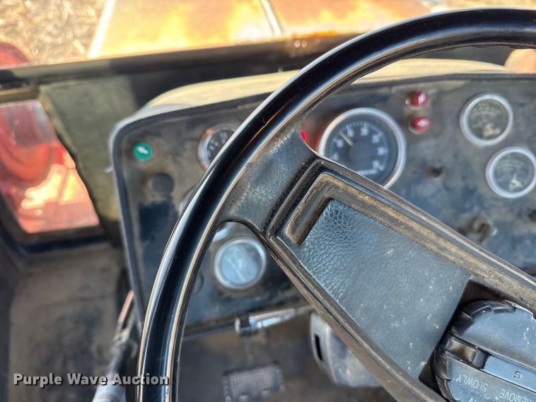 image for item FB0620 1980 Versatile 895 4WD tractor