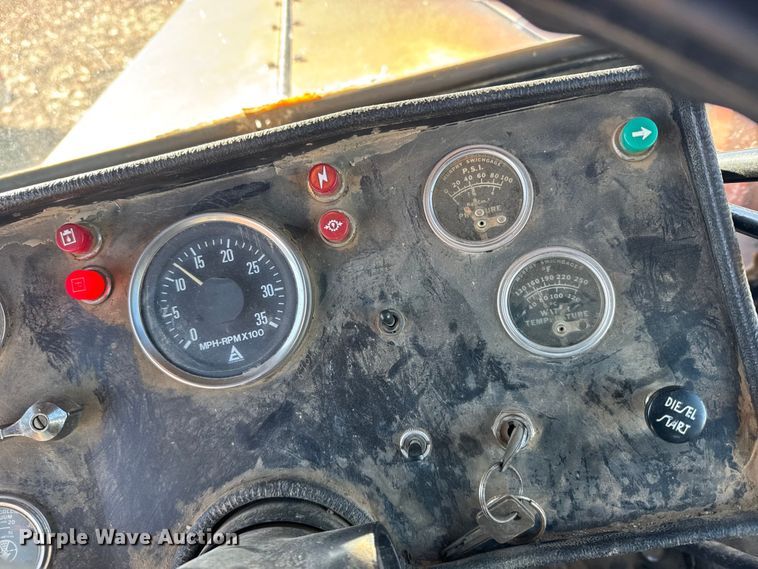 image for item FB0620 1980 Versatile 895 4WD tractor