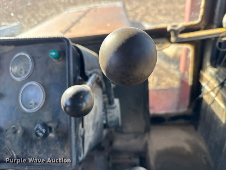 image for item FB0620 1980 Versatile 895 4WD tractor