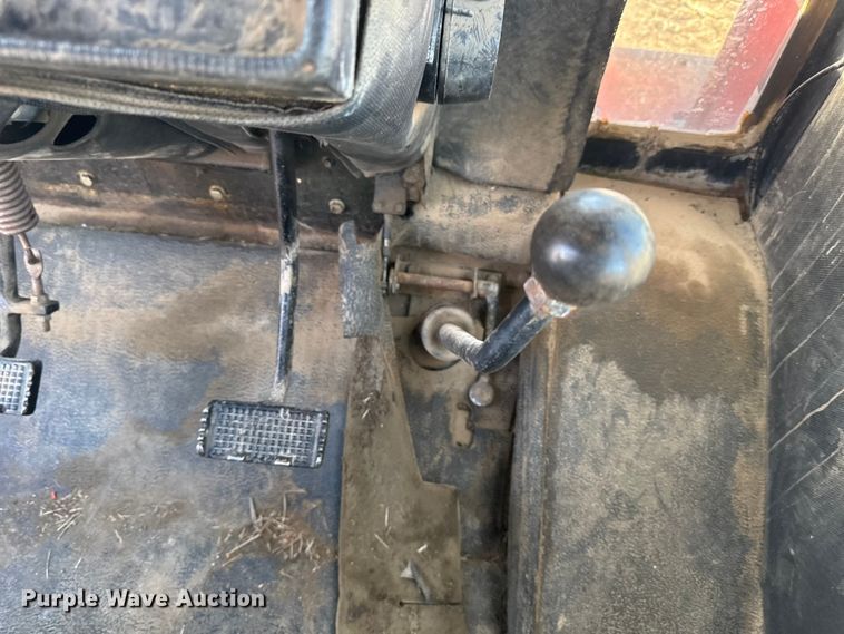 image for item FB0620 1980 Versatile 895 4WD tractor