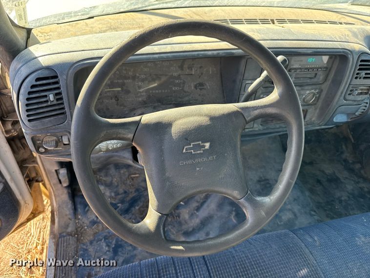 image for item FB0622 1998 Chevrolet C2500 pickup truck