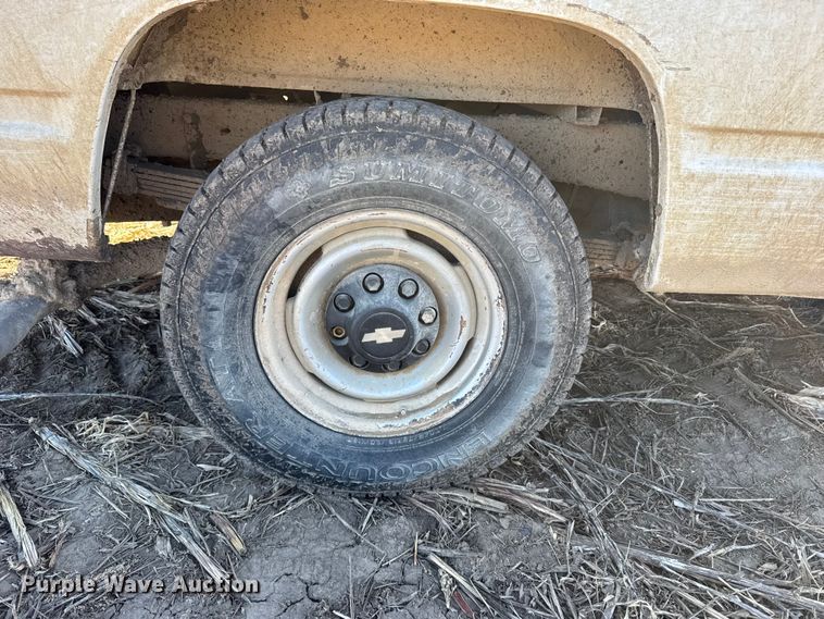 image for item FB0622 1998 Chevrolet C2500 pickup truck