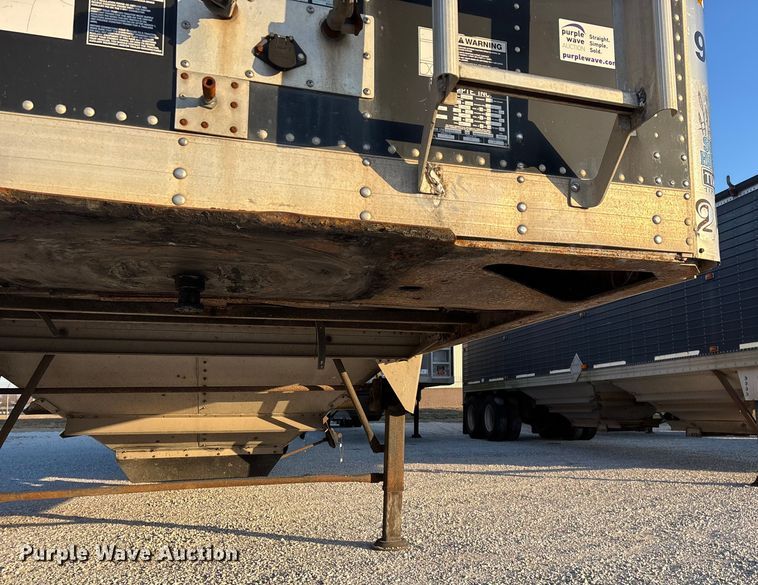 image for item FG0033 2007 Timpte Super Hopper grain trailer