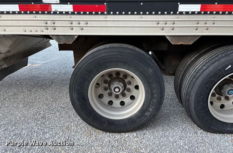 image for item FG0033 2007 Timpte Super Hopper grain trailer