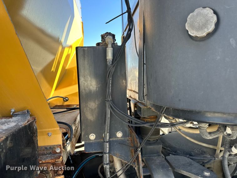 image for item FG2578 2012 TerraGator TG7300 spreader