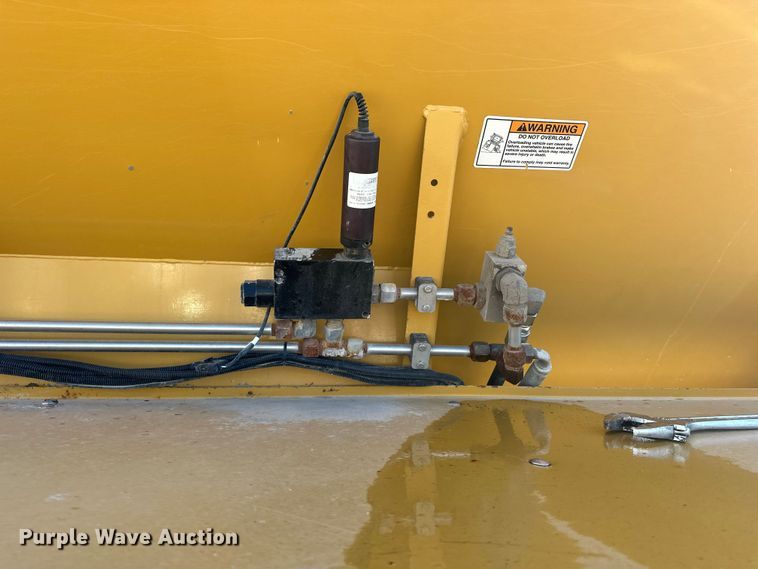 image for item FG2578 2012 TerraGator TG7300 spreader