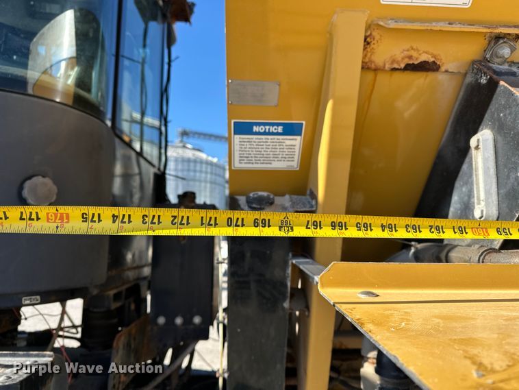 image for item FG2578 2012 TerraGator TG7300 spreader