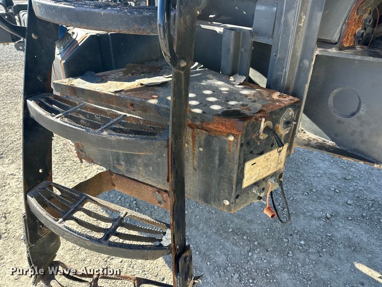 image for item FG2578 2012 TerraGator TG7300 spreader