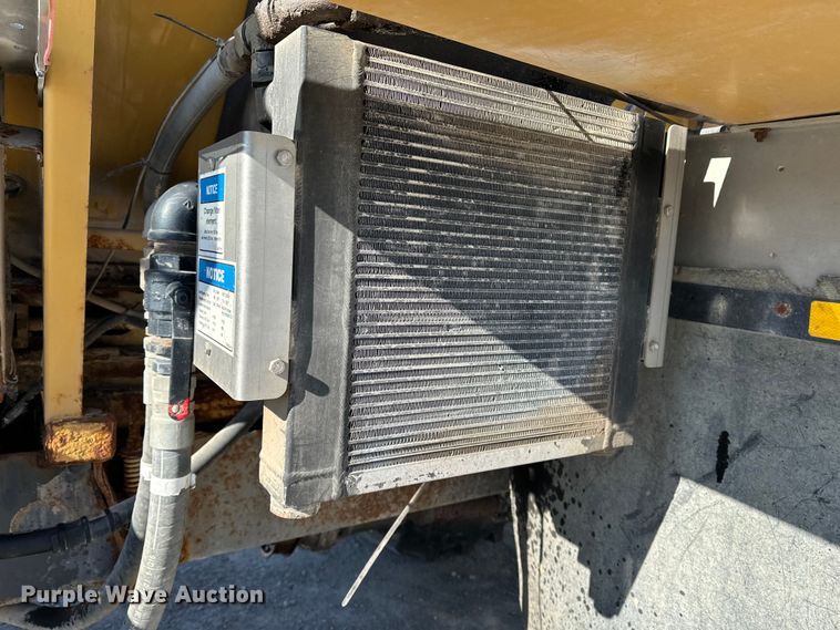 image for item FG2578 2012 TerraGator TG7300 spreader