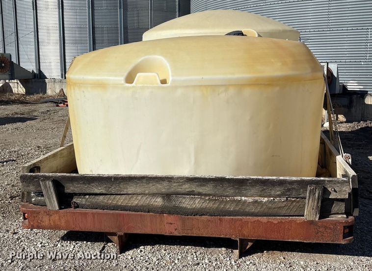 image for item FG2590 (2) poly tanks