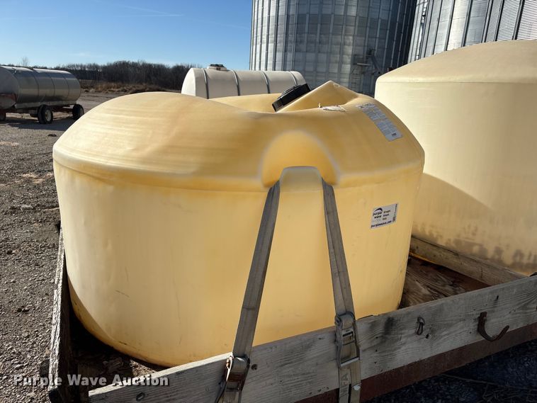 image for item FG2590 (2) poly tanks