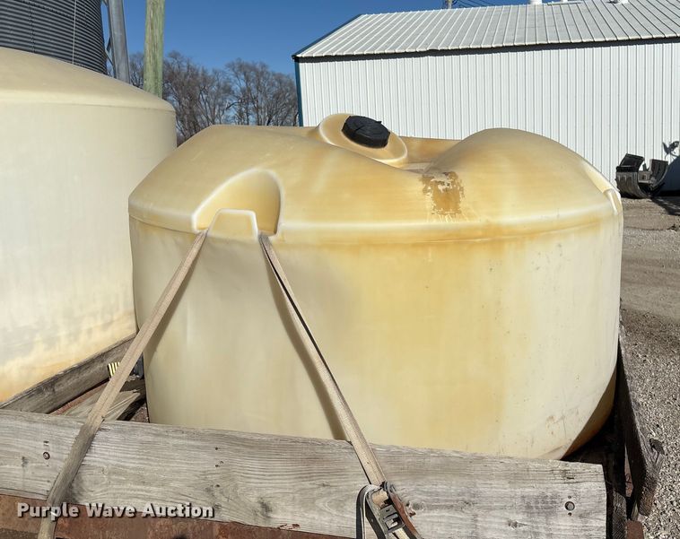 image for item FG2590 (2) poly tanks