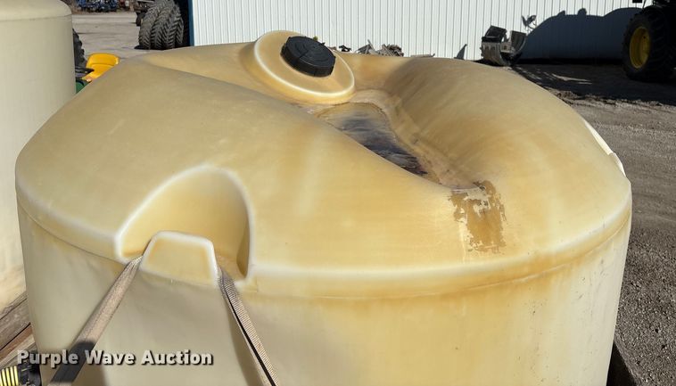 image for item FG2590 (2) poly tanks