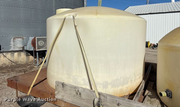 image for item FG2590 (2) poly tanks