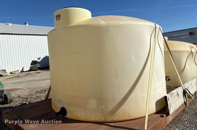 image for item FG2590 (2) poly tanks