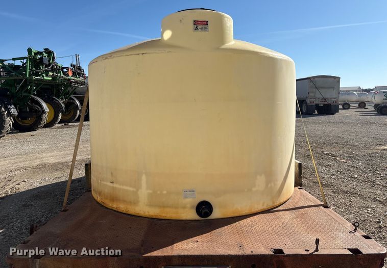 image for item FG2590 (2) poly tanks