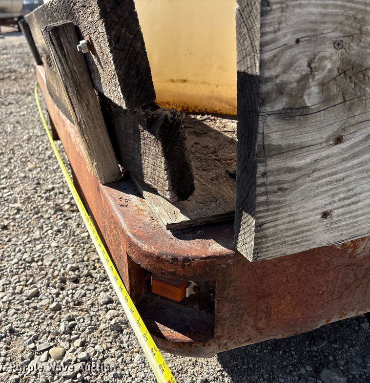 image for item FG2590 (2) poly tanks