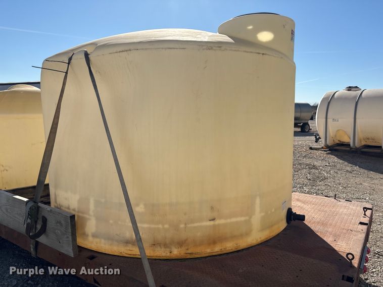 image for item FG2590 (2) poly tanks