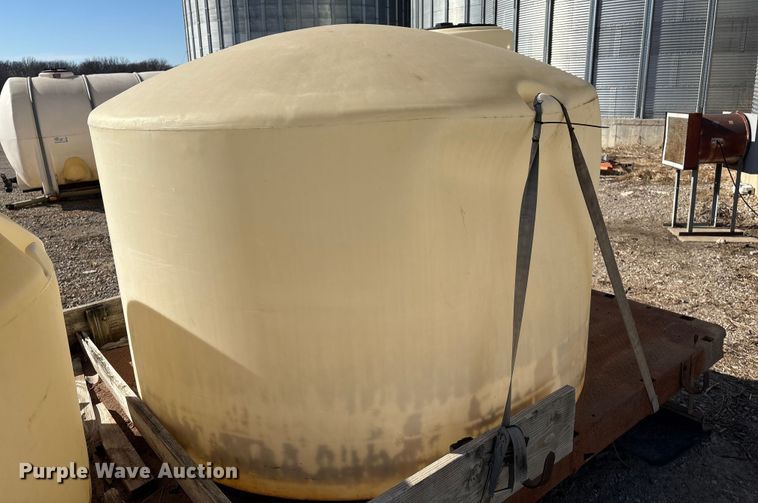 image for item FG2590 (2) poly tanks