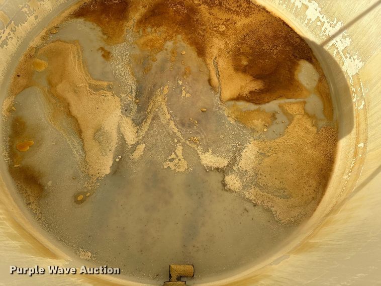 image for item FG2590 (2) poly tanks