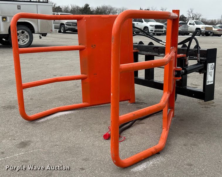 image for item FG2609 2025 Giyi CL100 skid steer bale grabber