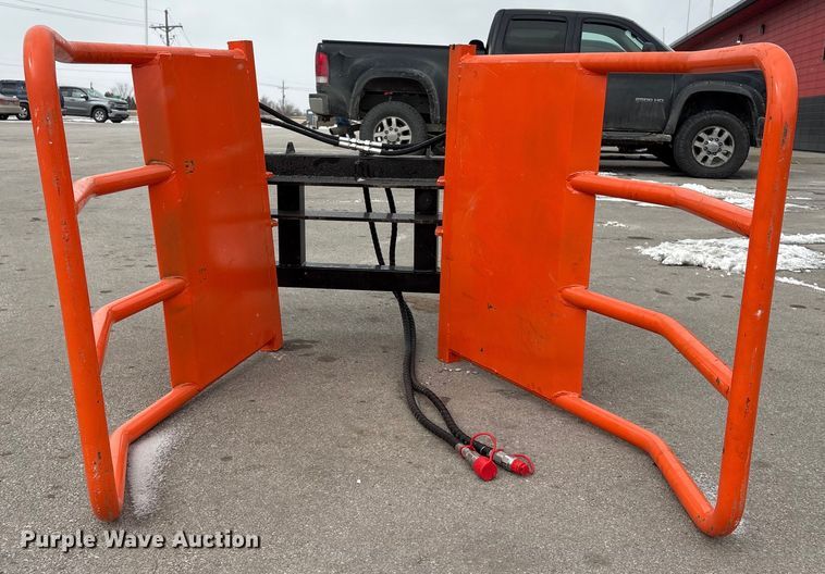 image for item FG2609 2025 Giyi CL100 skid steer bale grabber