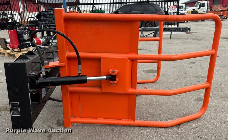 image for item FG2609 2025 Giyi CL100 skid steer bale grabber