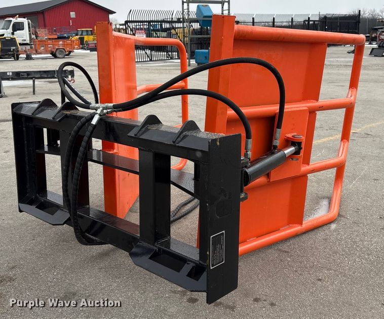 image for item FG2609 2025 Giyi CL100 skid steer bale grabber