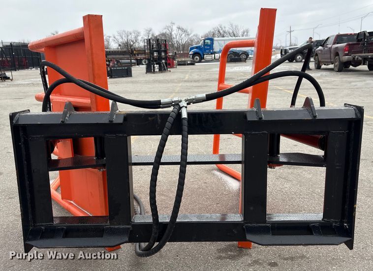 image for item FG2609 2025 Giyi CL100 skid steer bale grabber