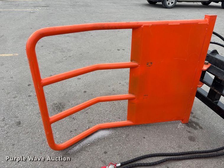 image for item FG2609 2025 Giyi CL100 skid steer bale grabber