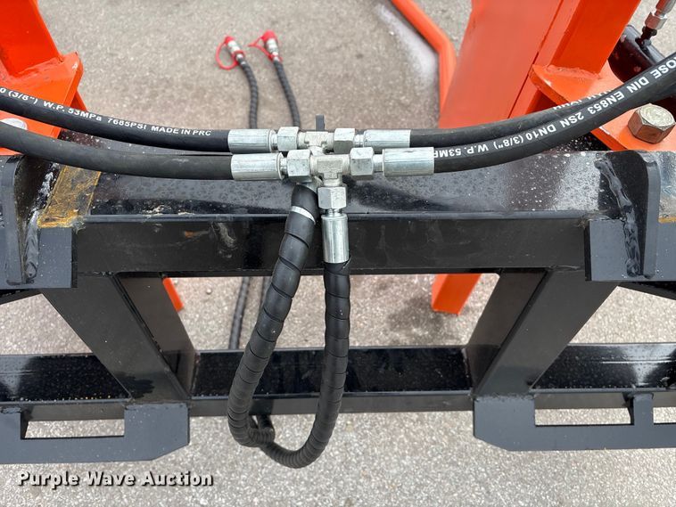 image for item FG2609 2025 Giyi CL100 skid steer bale grabber