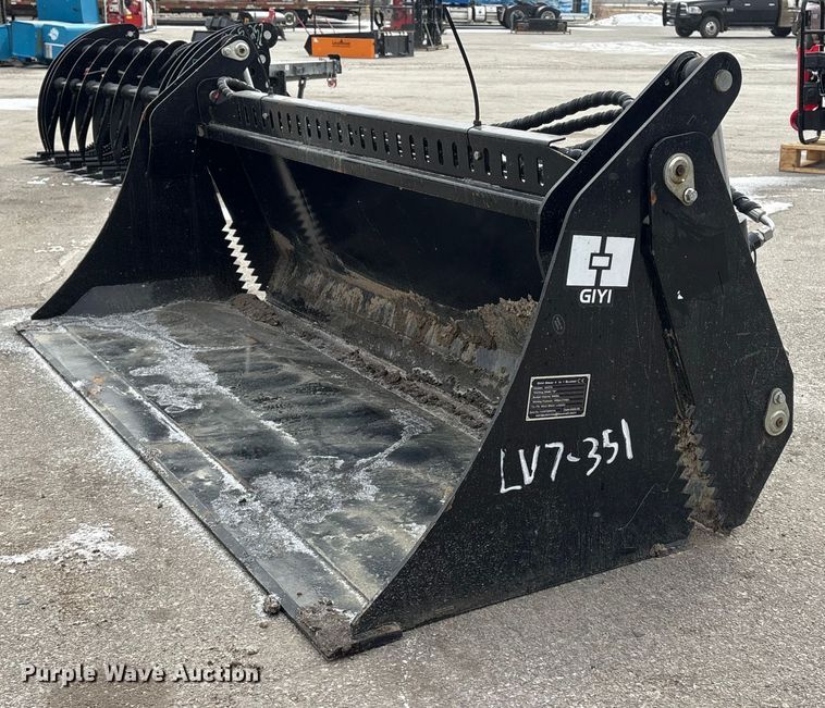 image for item FG2610 2025 Giyi KH72 skid steer four-in-one bucket