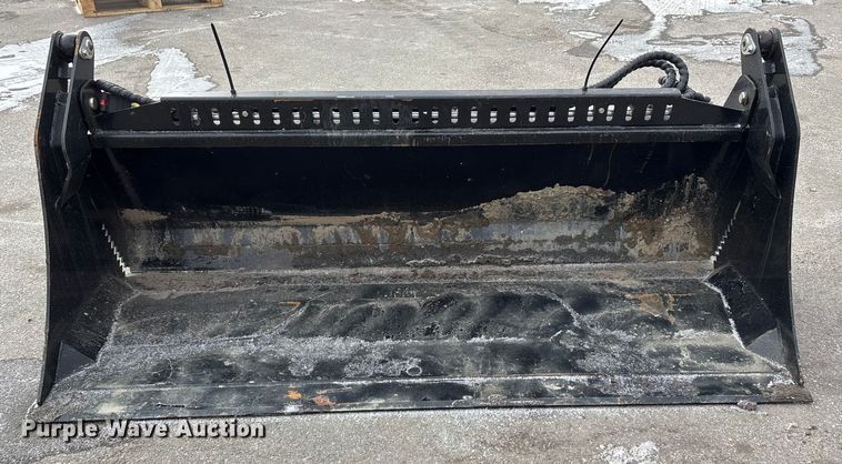 image for item FG2610 2025 Giyi KH72 skid steer four-in-one bucket